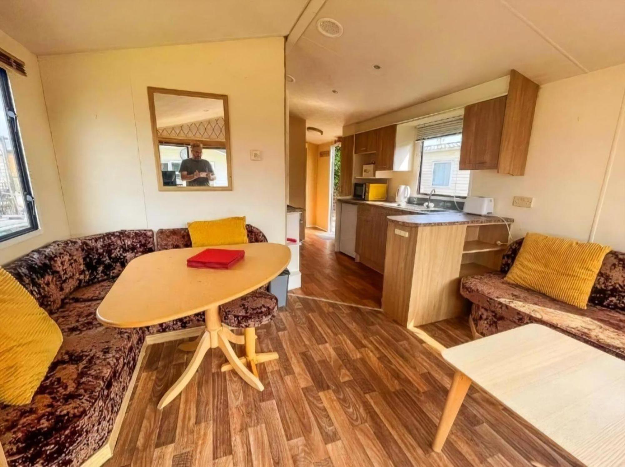 Homely 6 Berth Caravan At Steeple Bay In Essex Ref 36017D Southminster Exteriör bild