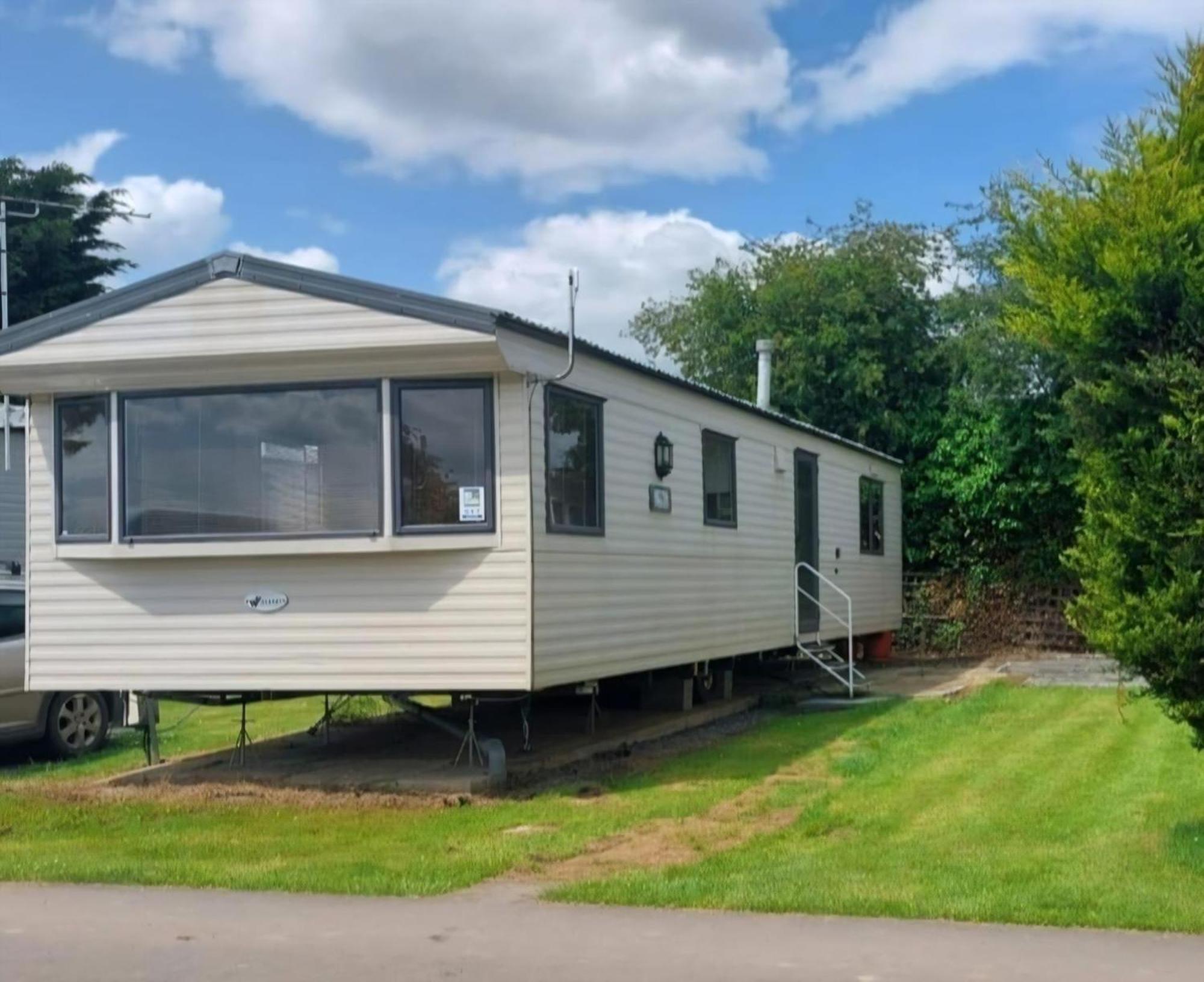 Homely 6 Berth Caravan At Steeple Bay In Essex Ref 36017D Southminster Exteriör bild